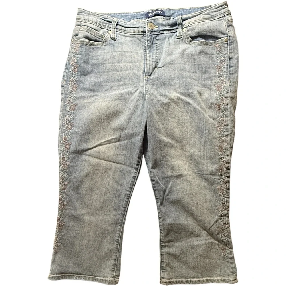 Bandolino Lisbeth Skimmer Blue Women 12 Embroidered Paisley Capri Jeans